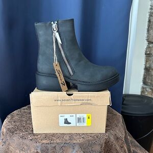 Seven7 Women's Gray Ankle Booties with Zipper